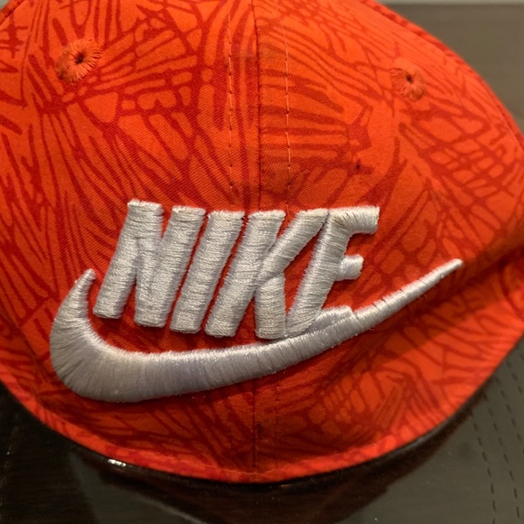 Kids orange Nike hat with sun shade age 4-7 - Picture 7 of 7